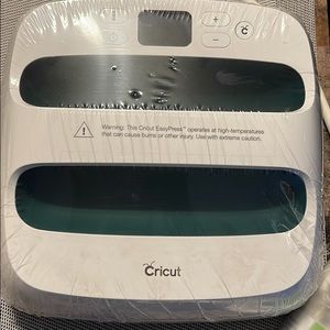 New Cricut Easy Press. Never Used